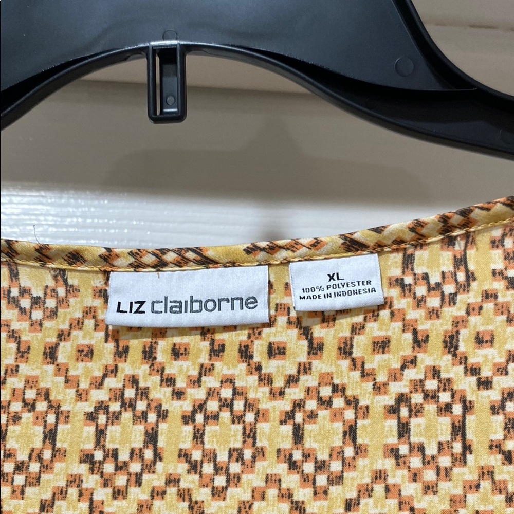 Geometric Patterned Yellow Top - Picture 2 of 4